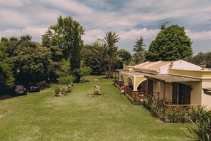 Property grounds - Trikalioti\'s Lush Green Estate Apartments (Ilida)