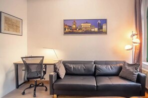 TV - free coffee, city center, workplace, king size bed (Leipzig)