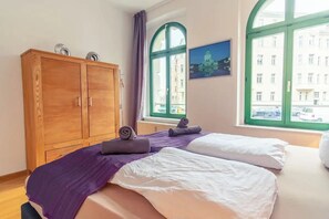 1 bedroom, WiFi, bed sheets - free coffee, city center, workplace, king size bed (Leipzig)