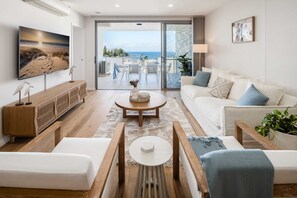 Tv, bøger, kontorer