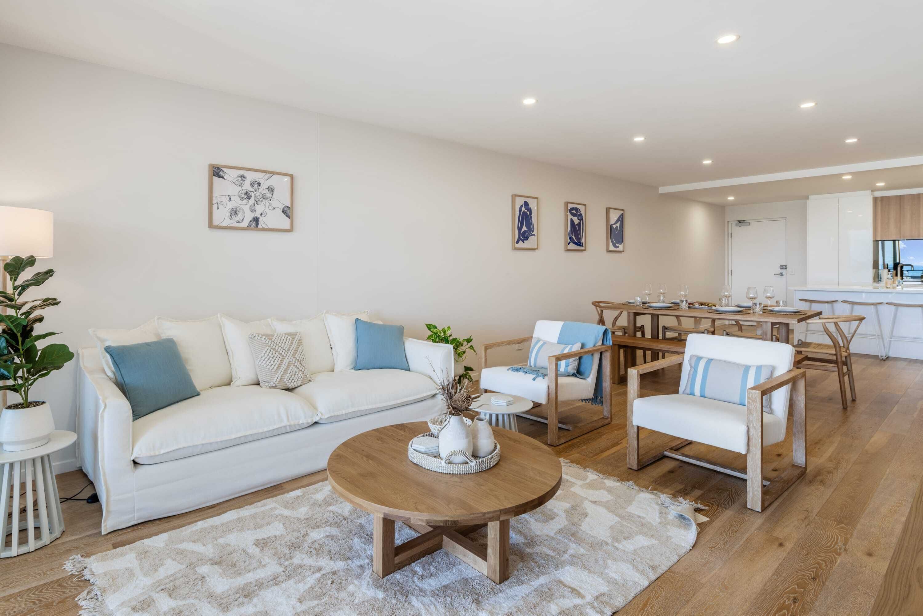 Azure Oceanside Apartment At Kings Beach - Caloundra