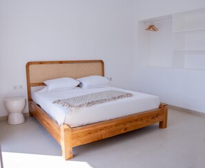 2 bedrooms, iron/ironing board, WiFi, bed sheets - Spacious New 2-BR Villa in Canggu, 10 Minutes from the Beach (Canggu)