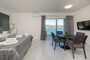 1 habitación, tabla de planchar con plancha, cuna de viaje y wifi 