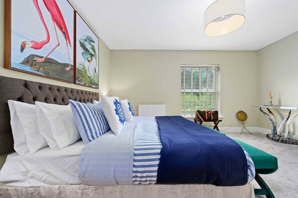 3 dormitoris, escriptori, planxa i posts de planxar i wifi gratuïta 