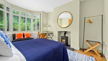 3 bedrooms, desk, iron/ironing board, free WiFi