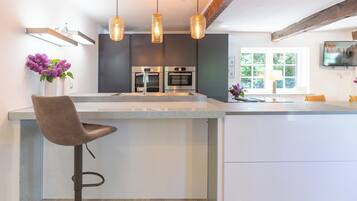 Kühlschrank, Ofen, Herdplatte, Geschirrspüler