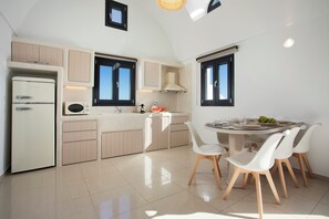 Villa, 2 Bedrooms, Private Pool, Vineyard View | Private kitchen