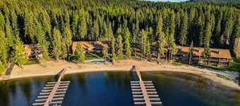 70s Lakefront condo in Tamarack Bay with dock, pool, beach