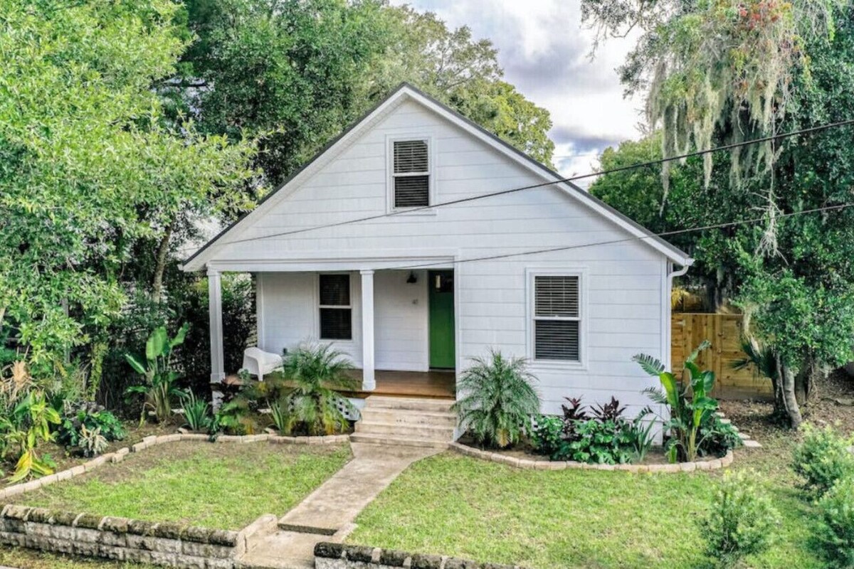 Photo 3 of Uptown Luxury, washer dryer, fenced yard