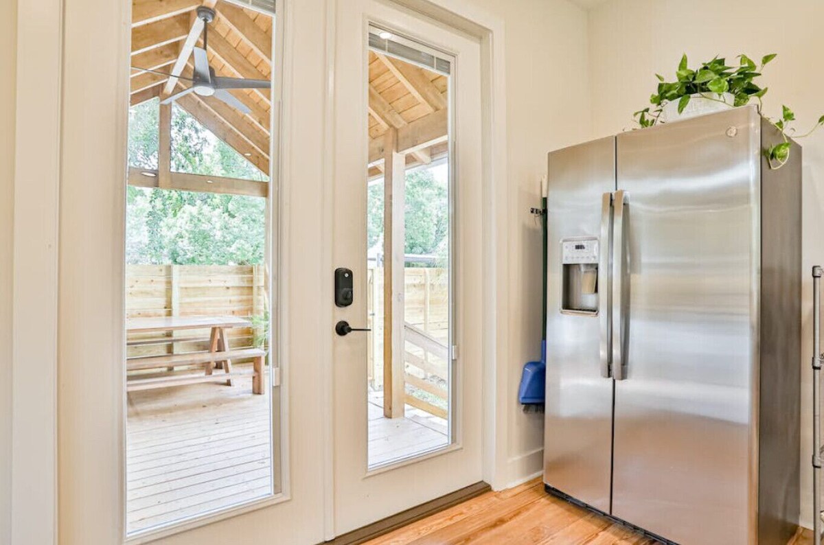 Photo 17 of Uptown Luxury, washer dryer, fenced yard