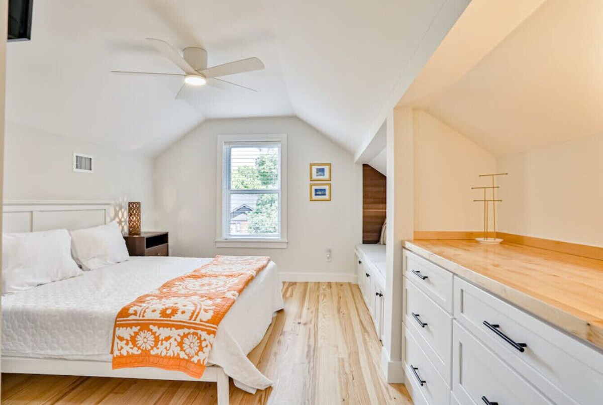Photo 18 of Uptown Luxury, washer dryer, fenced yard