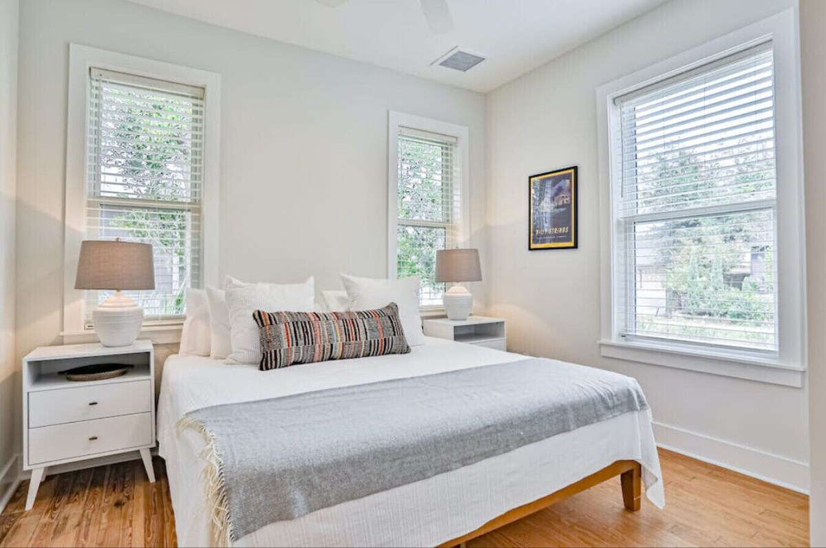 Photo 6 of Uptown Luxury, washer dryer, fenced yard