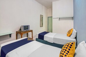 Free WiFi, bed sheets - Hotel O Margadana (Tegal)