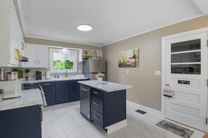 Fridge, microwave, oven, stovetop - Lake Views | Cayuga Wine Trail | Hot Tub | FLX (Seneca Falls)