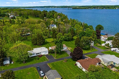Lake Views | Cayuga Wine Trail | Hot Tub | FLX
