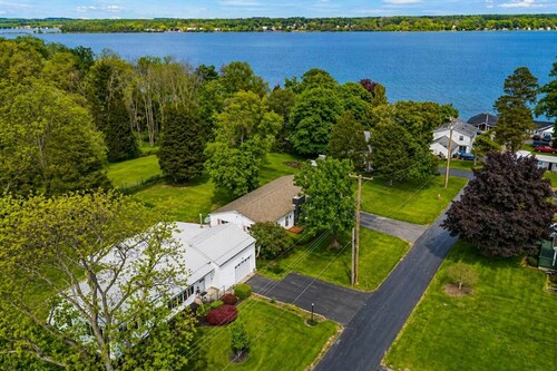 Lake Views | Cayuga Wine Trail | Hot Tub | FLX