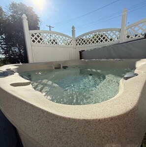 Outdoor spa tub - Lake Views | Cayuga Wine Trail | Hot Tub | FLX (Seneca Falls)