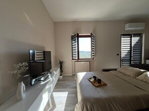 1 dormitori, planxa i posts de planxar, wifi i roba de llit