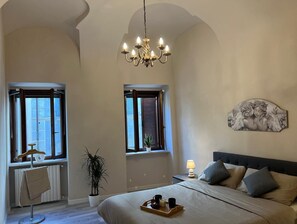 1 habitación, tabla de planchar con plancha, wifi y ropa de cama 