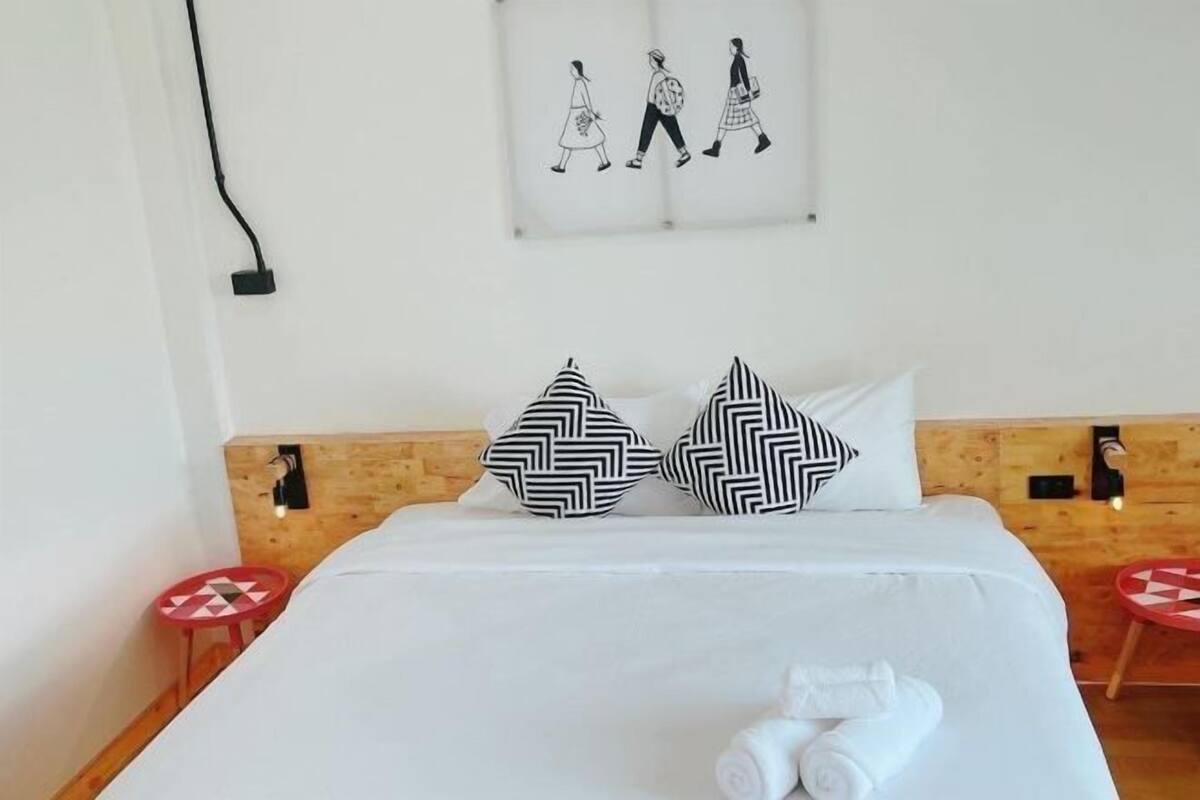 Minibar, escritorio, cortinas blackout y wifi gratis