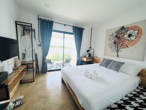 Room Feel Good, Pool View | Minibar, desk, blackout drapes, free WiFi - Penguin Villa Resort & Bistro (Ratchaburi)