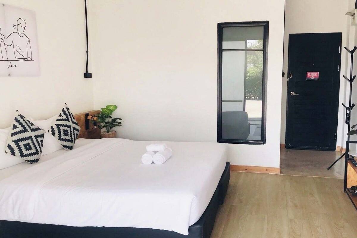 Room Feel Easy | 迷你吧、書桌、遮光布/窗簾、免費無線上網