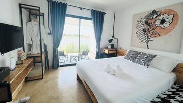 Minibar, escritorio, cortinas blackout y wifi gratis