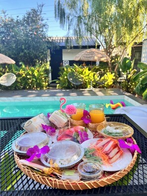 Desayuno continental (THB 200 por persona)