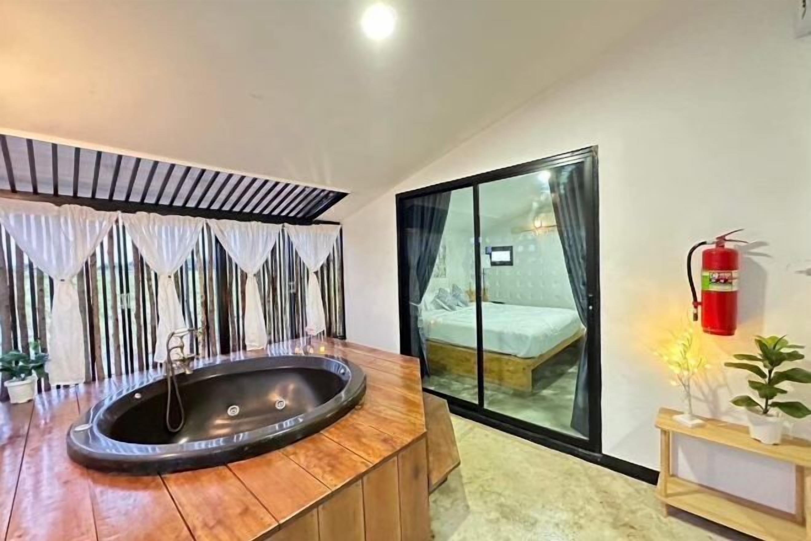 Minibar, desk, blackout drapes, free WiFi