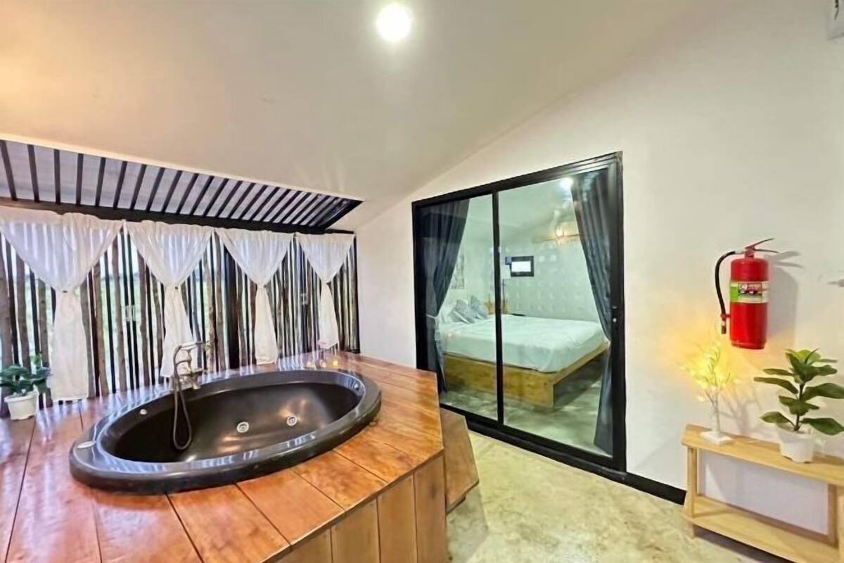 Minibar, escritorio, cortinas blackout y wifi gratis