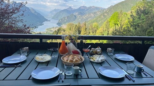 Nature escape with all modern amenities, huge private land, crazy views 