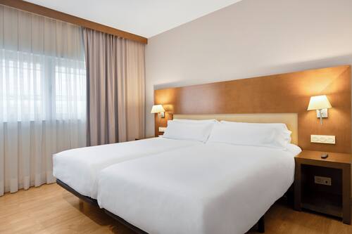Habitació amb dos llits individuals | Caixa forta a l'habitació, escriptori i habitacions insonoritzades
