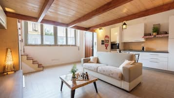 Appartamento City | Area soggiorno | TV a schermo piatto 40 pollici con canali digitali