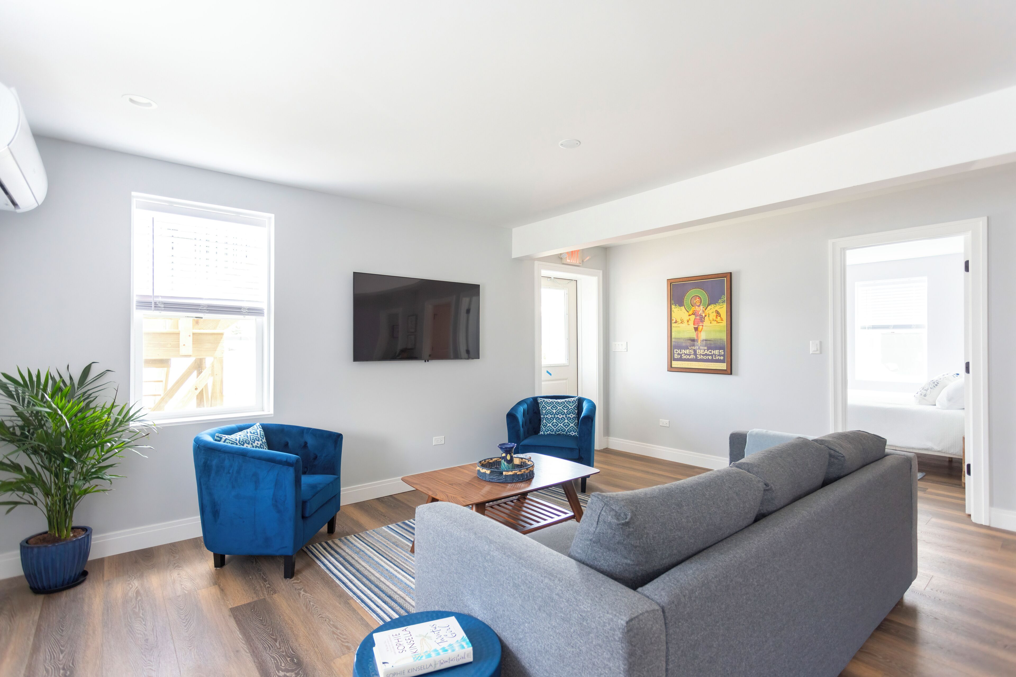 Downtown New Buffalo Suite 1a , Walk To Beach, King Beds - Four Winds Casino New Buffalo
