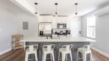 KĂŒhlschrank, Mikrowelle, Ofen, Herdplatte