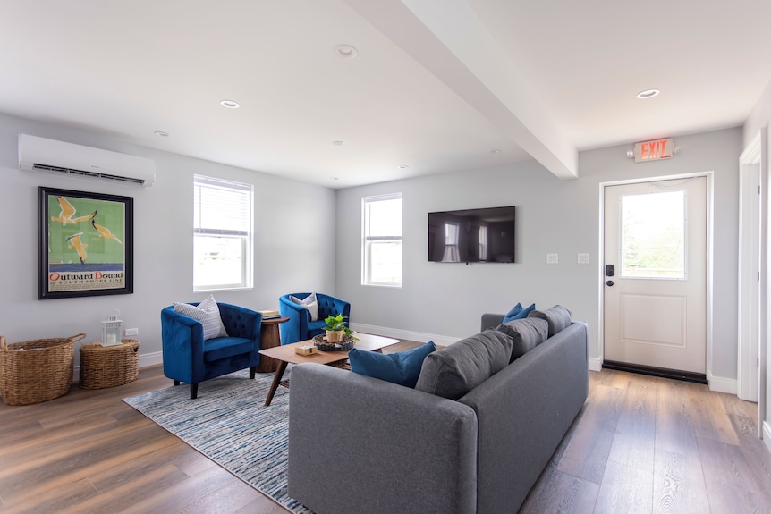 Downtown New Buffalo Suite 2b , Walk To Beach, King Beds - Four Winds Casino New Buffalo