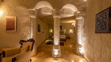 المنشأة من الداخل