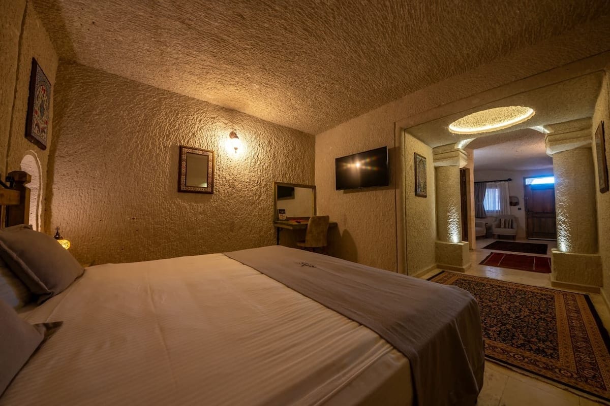 Phòng Elite | Trang trí khác biệt, trang bị nội thất với thiết kế riêng biệt, bàn