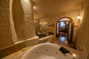 Camera Luxury | Bagno | Pantofole, asciugamani