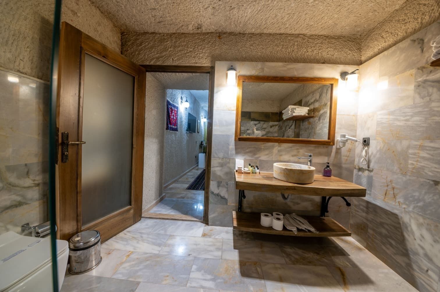 غرفة ملكية | حمام | خف للقدمين، مناشف