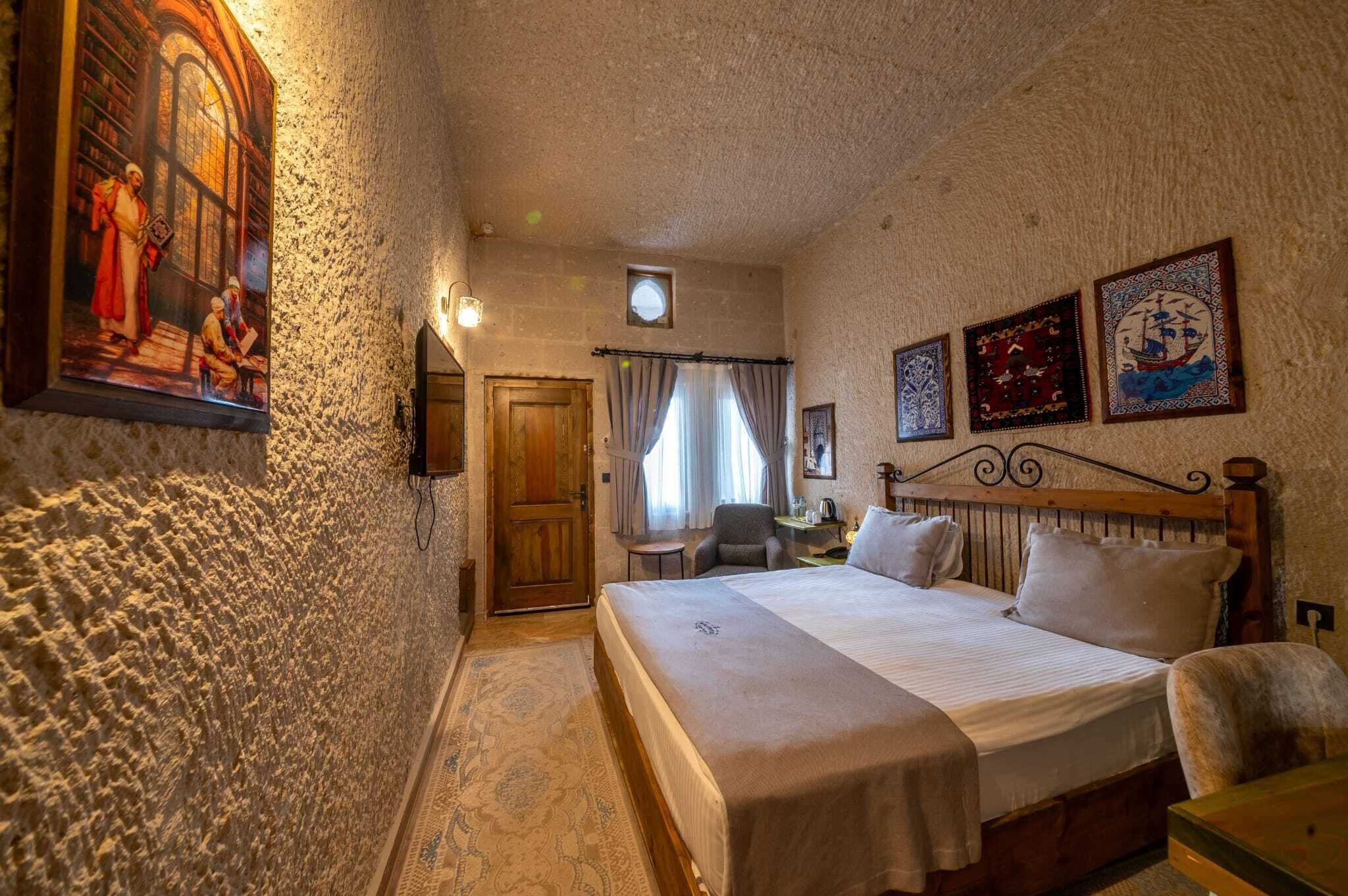 Comfort Room | Dihias secara berasingan, dilengkapkan perabot secara berasingan, meja 