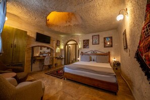 Camera Luxury | Con stile personalizzato, con arredamento individuale, una scrivania