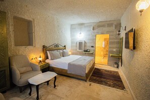 Superior Room | Dihias secara berasingan, dilengkapkan perabot secara berasingan, meja 