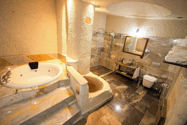 Luxury Room | Bilik Mandi | Selipar, tuala disediakan 