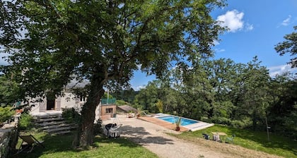 Belle Maison de Vacances Avec Piscine au Cœur de la Vallée de la Dordogne