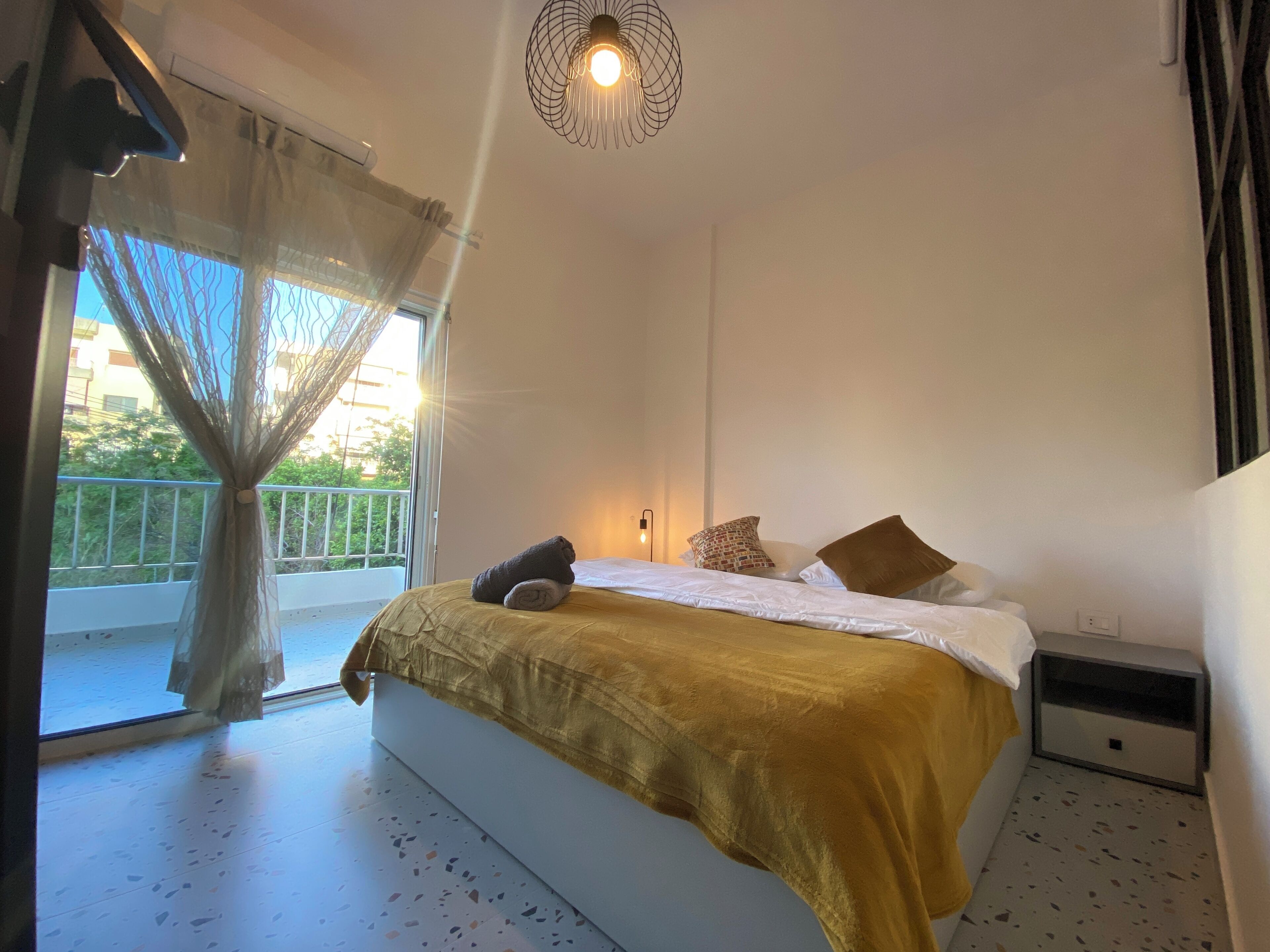 2 bedrooms, in-room safe, desk, WiFi