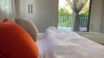 2 bedrooms, in-room safe, desk, WiFi