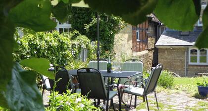 Listed Cottage with parking and garden. Sleeps 5.