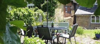 Listed Cottage with parking and garden. Sleeps 5.