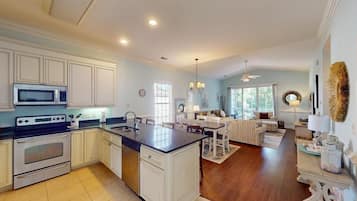 Réfrigérateur, micro-ondes, four, lave-vaisselle